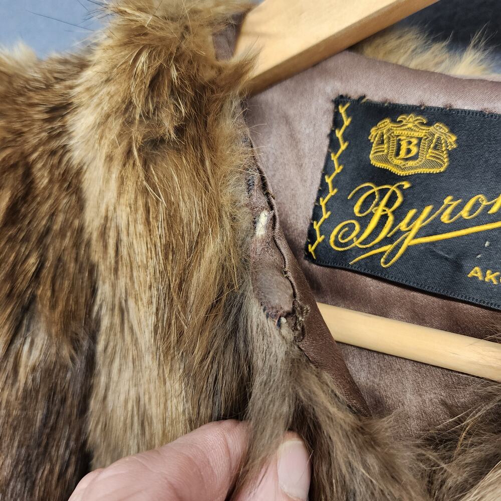 Vintage Womens Fur Coat Small Byrons Akron *FLAWS - Picture 14 of 16